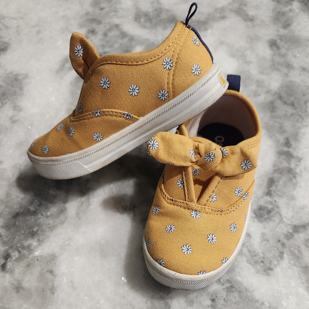 😍💕💕OshKosh girl's shoes size 7m